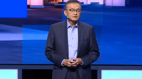 网坛佳人布沙尔携手男主播直播互动，助力抗疫筹款行动